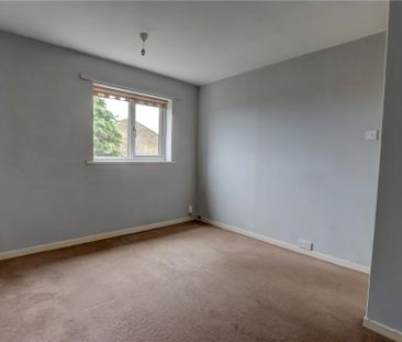 3 bedroom end of terrace house to rent - Photo 2