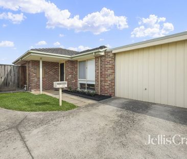 Stylish Coastal Living in a Quiet Chelsea Court - Photo 6