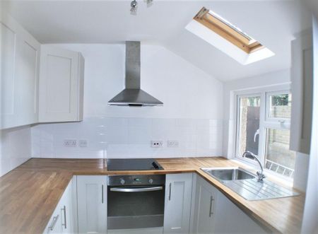 3 bedroom terraced house to rent - Photo 5