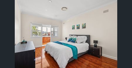 Single Level Allure, Park-Side Setting, Steps To The Station - Photo 5