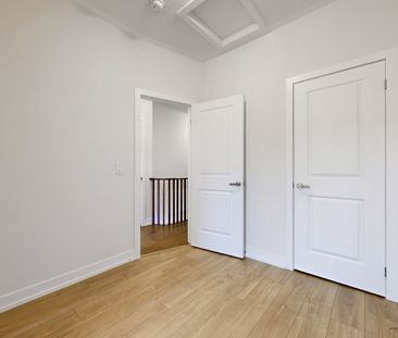 For Lease - 215 Salterton Circle, Vaughan, Ontario - Photo 6