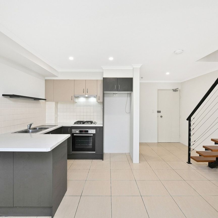 Modern Apartment With Secure Parking - Photo 1