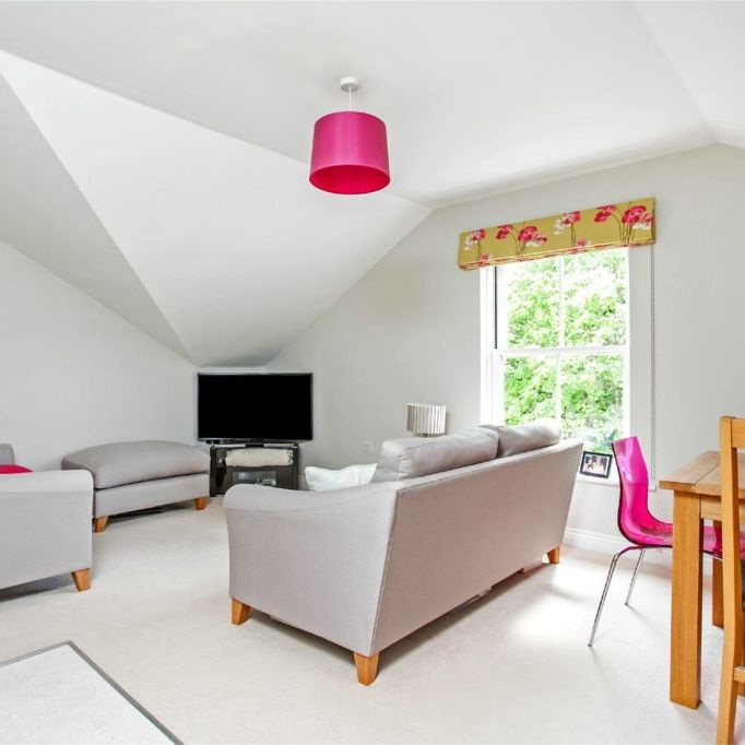 2 Bedroom Flat / Apartment - Winton Close, Winchester - Photo 1