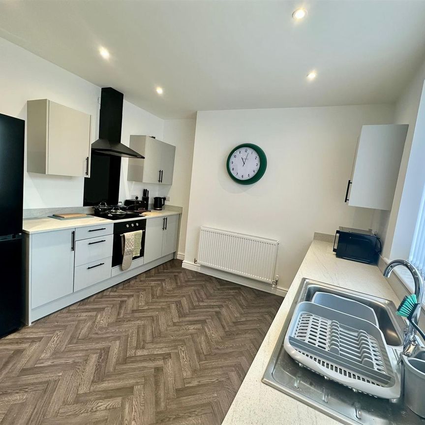 1 bed house share to rent in Derby Street, Colne, BB8 - Photo 1