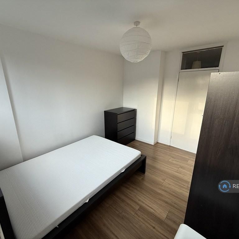 3 bedroom flat to rent - Photo 1