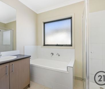 Modern Townhouse - Photo 3