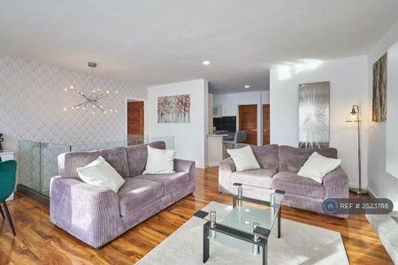 2 bedroom penthouse to rent - Photo 3