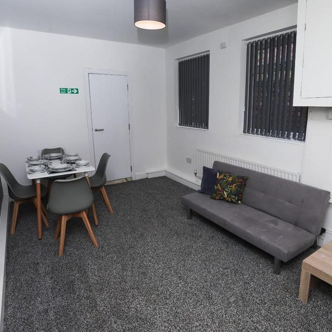 5 bedroom terraced house to rent - Photo 1