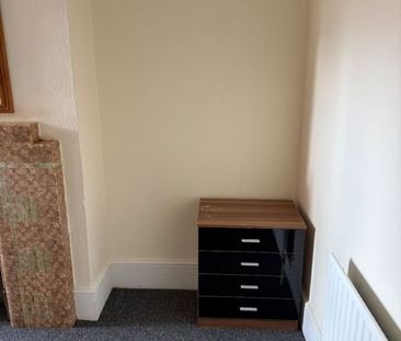 Room in a Shared House, College Road, RG6 - Photo 1