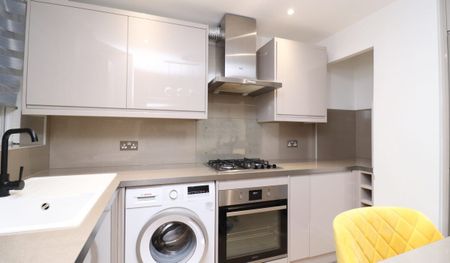 Gardner Close, Wanstead, London E11 - Photo 5