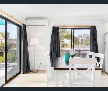 Contemporary Comfort in the Heart of East Brisbane - Photo 3