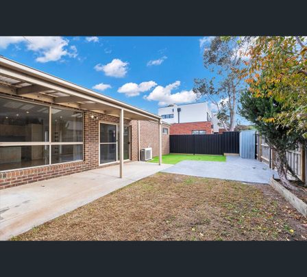 8 Lunn Court, Altona Meadows, Vic 3028 - Photo 1