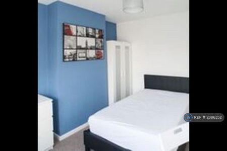 1 bedroom in a house share to rent - Photo 4
