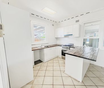 Neat 3 bedroom home in a prime location - Photo 4