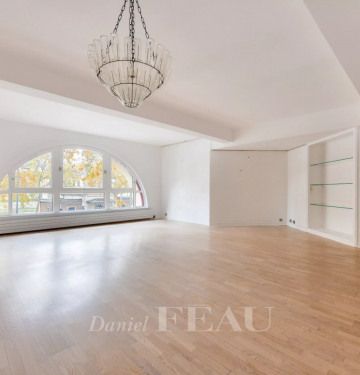 Appartement • Paris 4ème - Photo 2