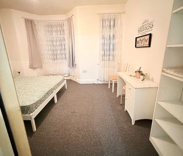 Room in a Shared House, Westwood Road, IG3 - Photo 1