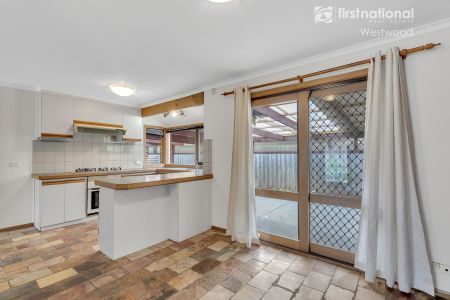 A Cosy Place to Plant Yourself! - Photo 2