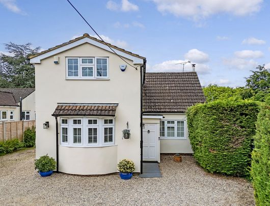 Newly Decorated Three Bedroom Cottage for Rent in Stock - Photo 1