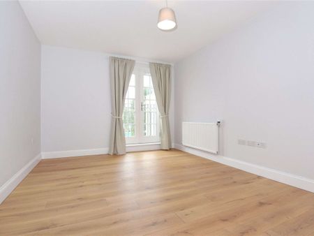 A modern three bedroom second floor apartment with off-street parking situated in the heart of Eton. - Photo 2