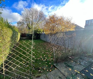 Carlisle Avenue, East Acton, London, W3 7NL - Photo 1