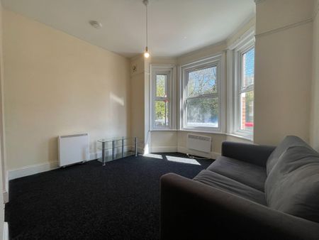 1 Bed Flat, Silverdale Road, SO15 - Photo 2