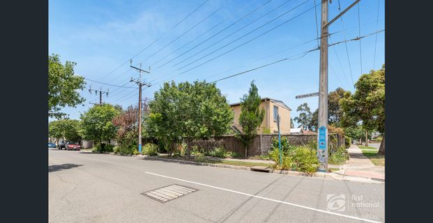 Low maintenance unit - Photo 1