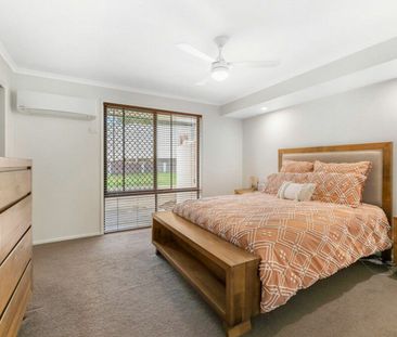 SPACIOUS THREE BEDROOM PLUS STUDY HOME - GREAT LOCATION - Photo 4