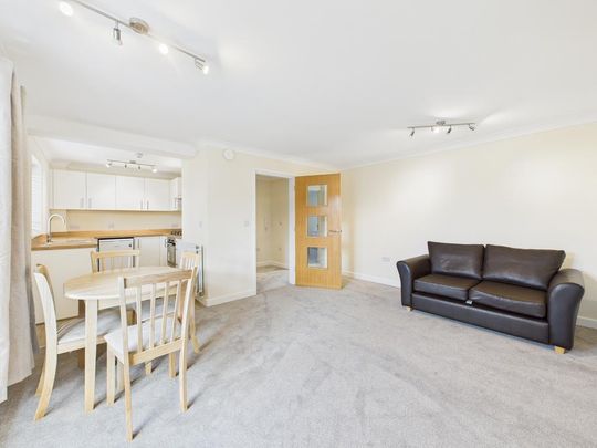 2 bedroom flat to rent - Photo 1