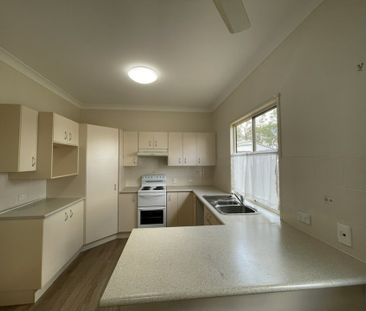 FOUR BEDROOM , TWO BATHROOM HOME - FIRST MONTHS FREE RENT ! - Photo 6