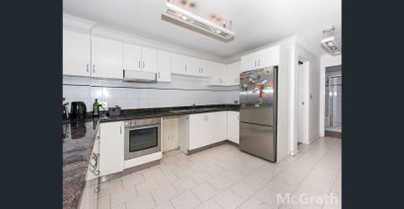 Two bedroom apartment in convenient location - Photo 5