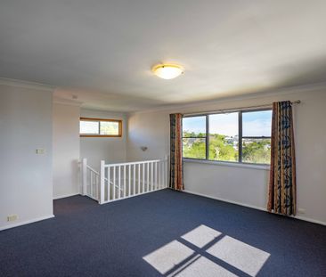 44 Ashford Parade, Merewether Heights NSW 2291 - House For Rent | D... - Photo 2