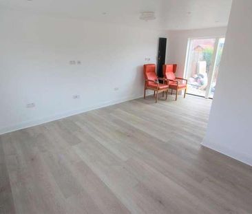 Queensway, Pointon, Bourne, NG34 - Photo 3
