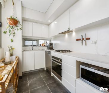 Modern & Spacious 2-Bedroom Apartment with Study - Photo 3