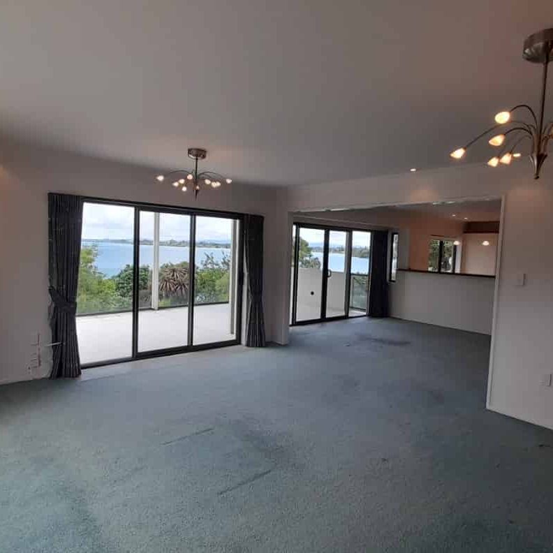 Fabulous 3 Bedroom Home with stunning views and private gardens. - Photo 1