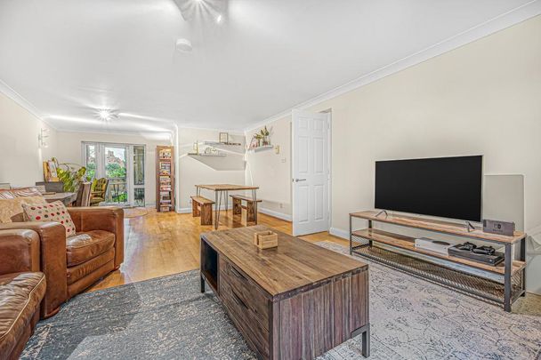 3 bedroom flat to rent - Photo 1