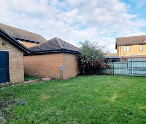 Chatsworth Drive, Wellingborough, NN8 - Photo 1