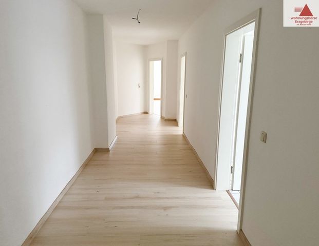 Geräumige 2-Raum-Wohnung mit PKW-Stellplatz auf der Talstraße in Annaberg-Buchholz! - Photo 1