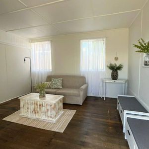 FULLY FURNISHED ONE BEDROOM GRANNY FLAT IN PICTURESQUE MANNING POINT - Photo 2