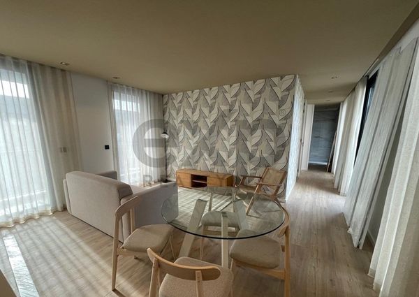 Arrenda-se apartamento excelente T2 novo, com 2 frentes, perto do Hospital de São João do Porto
