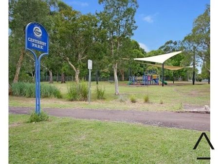 Charming Two-Bedroom Residence in Canterbury - Photo 4