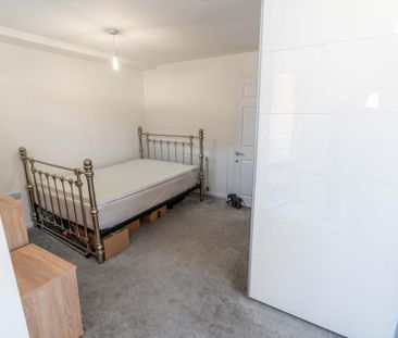 3 bedroom end of terrace house to rent - Photo 3
