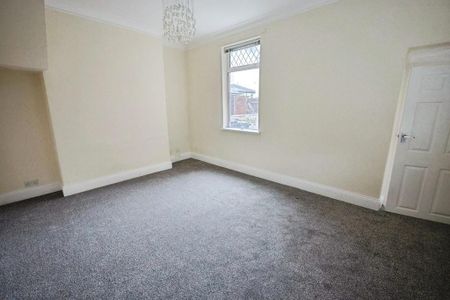 4 bedroom end of terrace house to rent - Photo 3