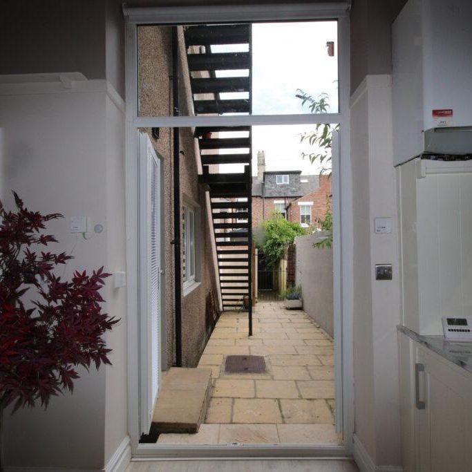 2 bedroom flat to rent - Photo 1