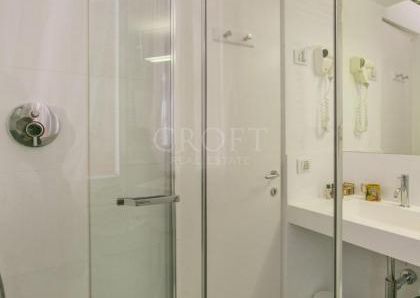 Elegant Apartment in the Heart of Rome: Between Piazza di Spagna and Via del Corso, in residence with dayluy cleaning , A/C wifi , consierge. Rif #1948