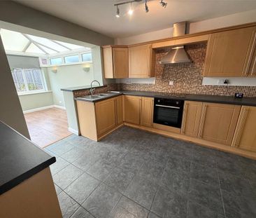 3 bedroom semi-detached house to rent - Photo 4