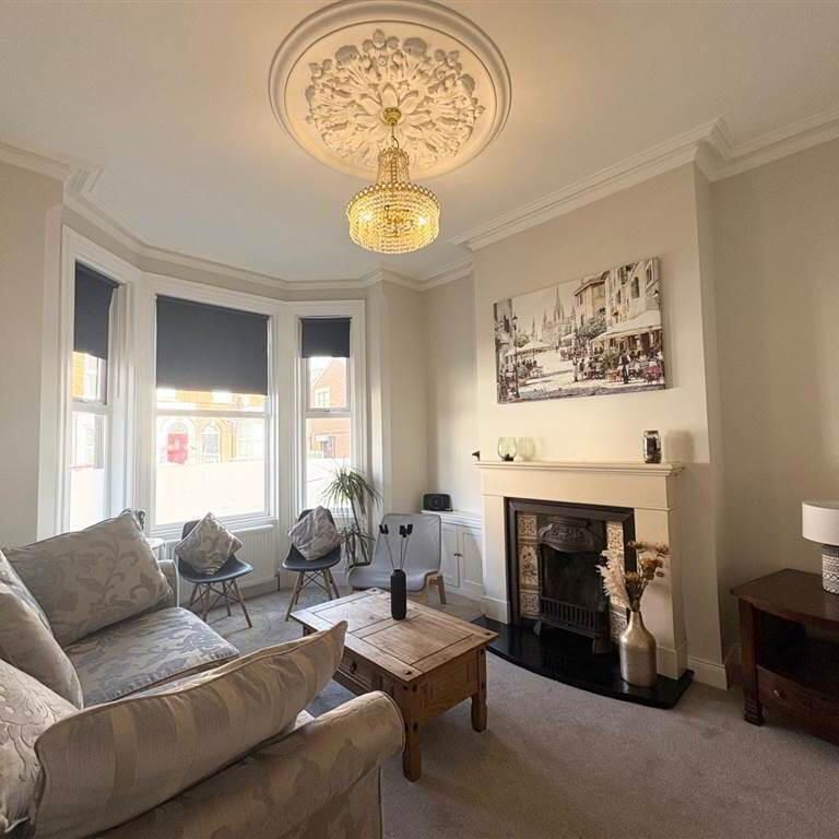 263 Ravenhill Avenue, Belfast, BT6 8LF - Photo 1