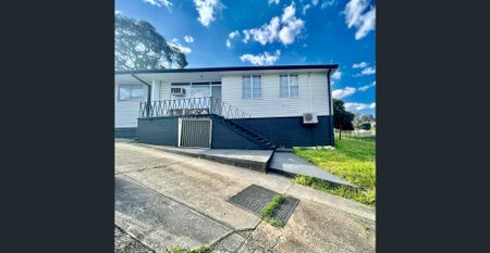 COSY 4 BEDROOM RENOVATED HOME - Photo 3