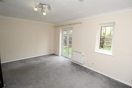 2 bedroom end of terrace house to rent - Photo 5