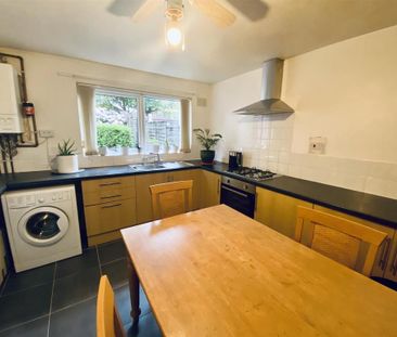 2 bedroom end of terrace house to rent - Photo 4