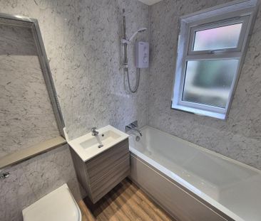 3 bedroom end of terrace house to rent - Photo 4